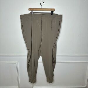 ATHLETA Endeavor Jogger Pant in Buff Grey Womens Size 26